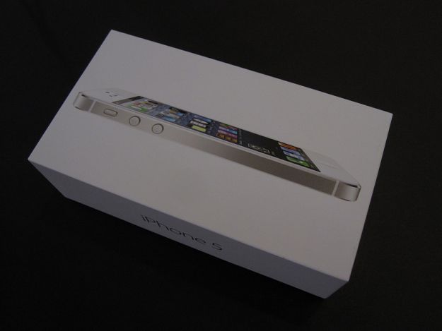 Brand new Apple iPhone 5 16gb,buy 3 and get 2 Blackberry Blade free