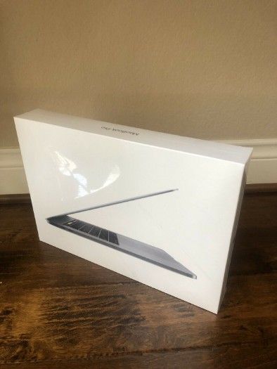 macbook pro 2018 model brand new watsapp:+19022006057