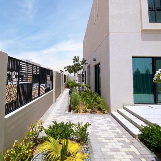 Nice Villa With Modern Design With High end Finishes - Freehold. 