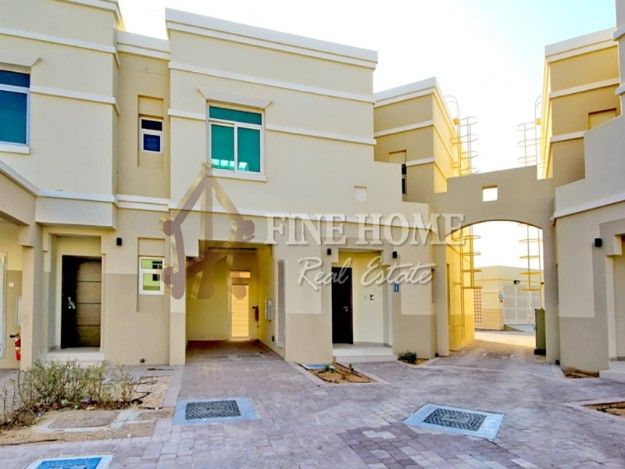 3BR Townhouse in a Comfortable Community in Al Ghadeer