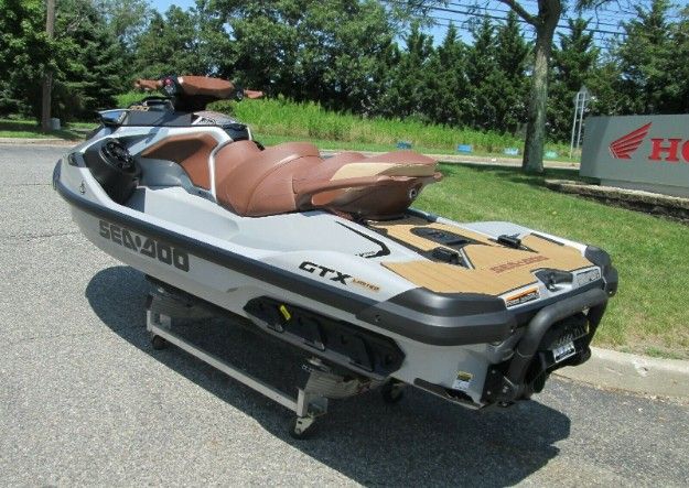 2019/2020/2021/2022 SEADOO GTX 300 limited with sound system