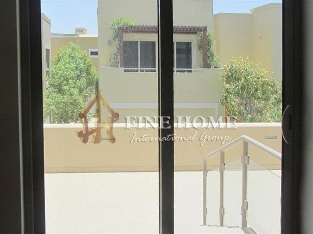 Spacious Corner 4BR Townhouse with Huge Balconies