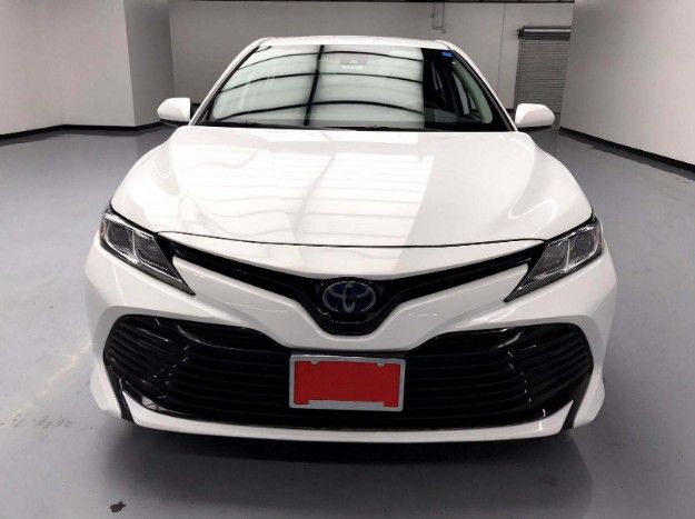 Toyota Camry Hybrid LE - 2019