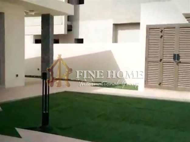5BR Villa for sale in Golf Front Row, Yas Island