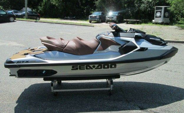 2019/2020/2021/2022 SEADOO GTX 300 limited with sound system